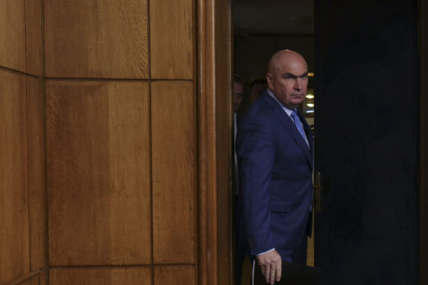 cati oameni pleaca de la cancelaria premierului anuntul lui ilie bolojan 68b6ea2966268
