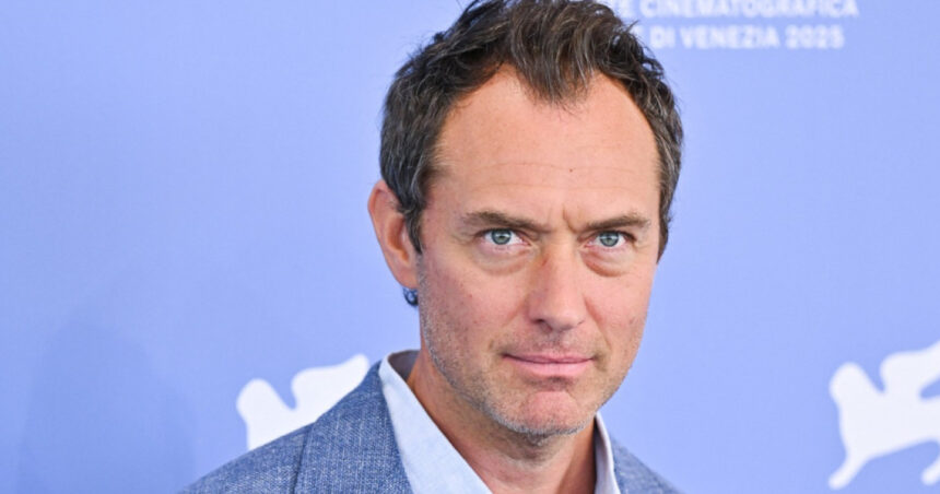 ce spune actorul britanic jude law despre eventuale repercusiuni dupa ce l a interpretat pe putin in filmul magul de la kremlin 68bd546956bb5