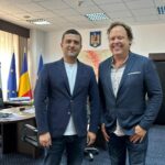 charlie ottley jurnalistul britanic care promoveaza romania in asteptarea cetateniei vizita neanuntata la ministerul economiei 68c4ff3b59368