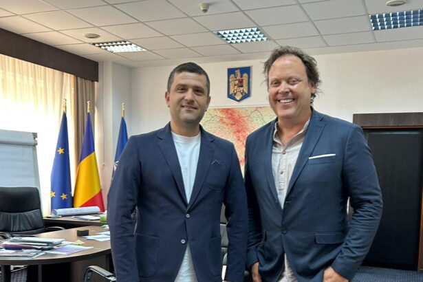 charlie ottley jurnalistul britanic care promoveaza romania in asteptarea cetateniei vizita neanuntata la ministerul economiei 68c4ff3b59368