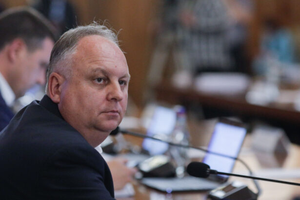 complot al unui secretar de stat din ministerul economiei si al sefului anpc pentru a elibera un post la nivel local ce a transmis dna 68cd5add367c8