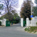 constanta un tanar care arunca de la geam cu obiecte contondente luat de acasa de autoritati m au luat cu japca mi au pus catusele sunt doua palazu si se fac chestii 68b75c29c0889