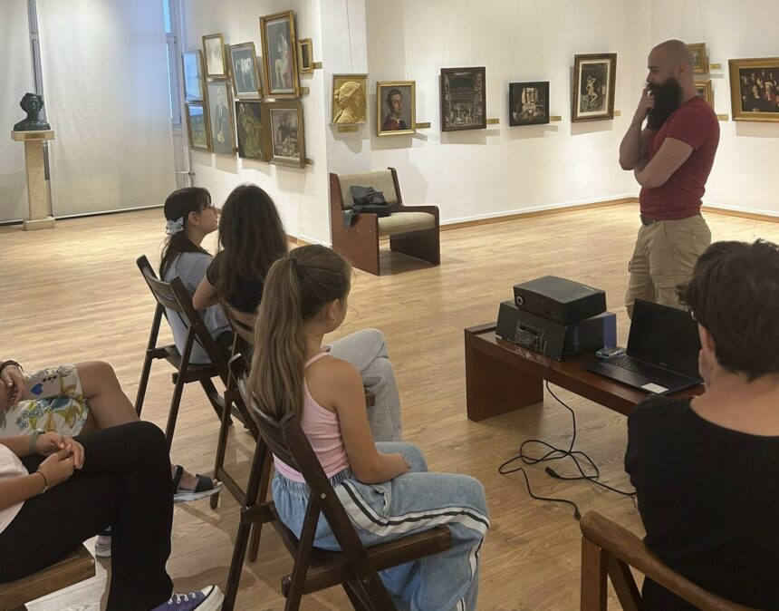 copiii pasionati de artele vizuale au interpretat scene din scurtmetrajul arts tamer la muzeul de arta constanta 68cc9ce354b5d
