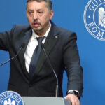 daniel david cere directorilor sa anunte public cum va incepe scoala pe 8 septembrie sunt convins ca elevii vor fi primiti 68b717fb6935f