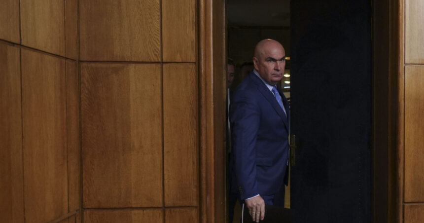 Daniel Fenechiu: Ilie Bolojan își va da demisia dacă proiectul pensiilor magistraților nu trece de CCR 1 daniel fenechiu cu siguranta ca ilie bolojan isi va da demisia daca proiectul privind pensiile magistratilor nu trece de ccr 68c013025b1ed