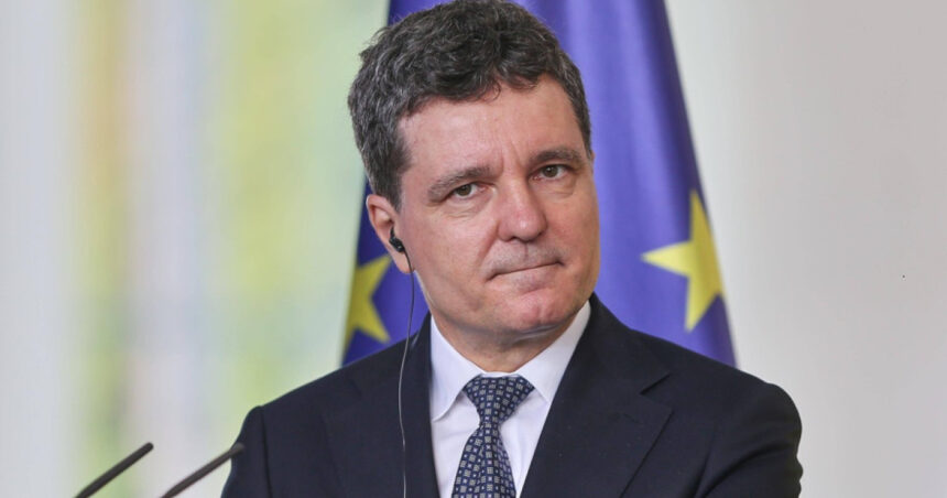 exclusiv ce spune nicusor dan despre o alianta psd aur si despre sondajul care da partidul lui simion la 40 asa interpretez eu 68d646b44736c
