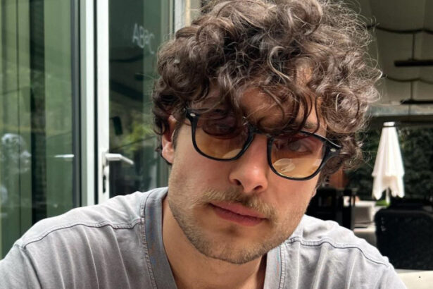 fiul lui ilie dumitrescu a fost arestat el este acuzat ca a fugit de la locul unui accident rutier dupa ce a consumat cocaina 68cae1cd3d64a