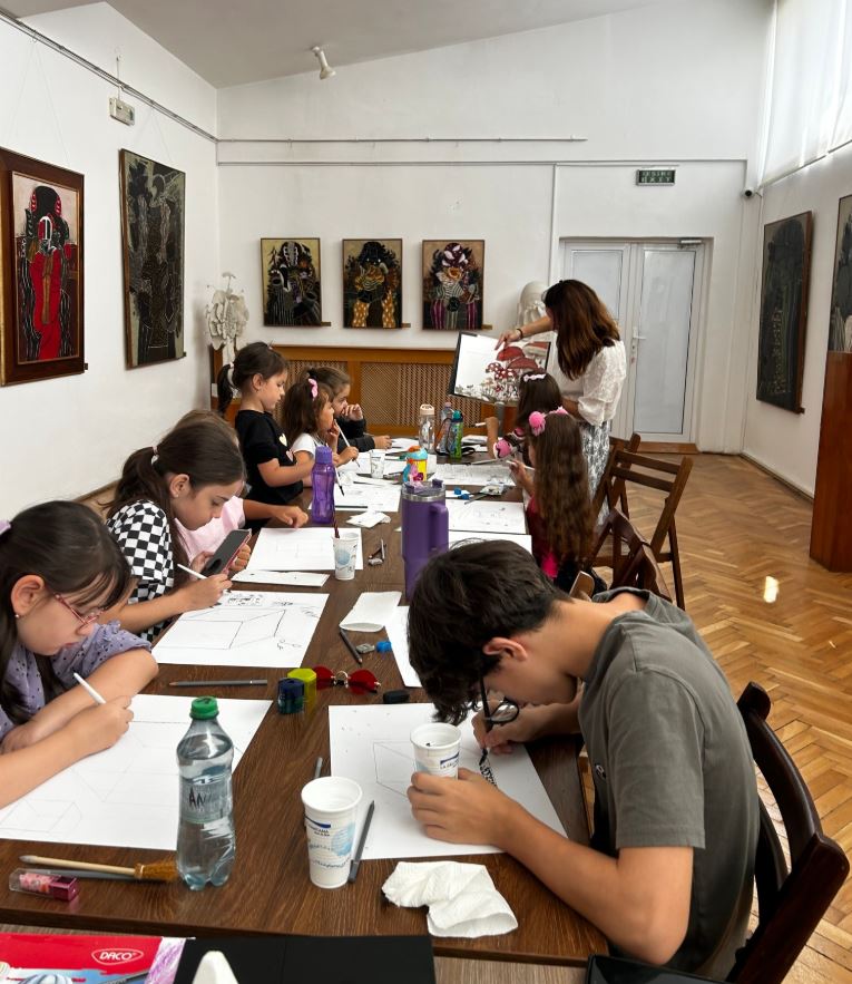 foto atelier de creatie la muzeul de arta constanta copiii au explorat grafica si emotiile prin desen 68d0f5b33ba24