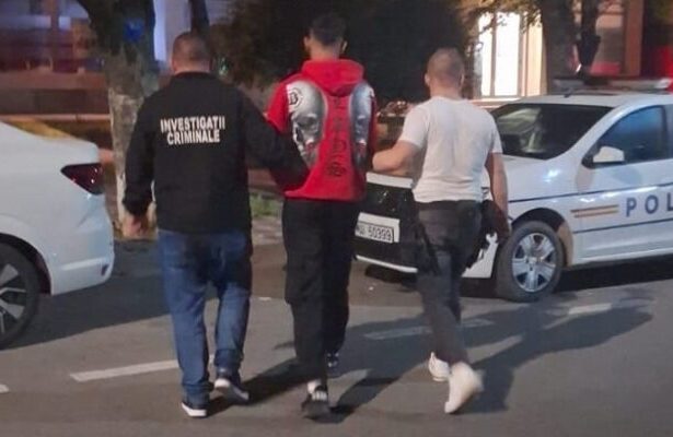 foto au fost retinuti cei trei batausi din ostrov care au bagat un tanar in spital 68d3d15883077