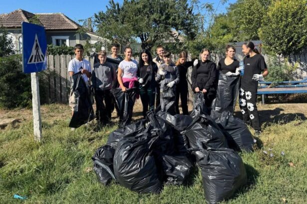 foto elevii din comuna garliciu s au mobilizat exemplar de ziua de curatenie nationala pentru un mediu mai curat 68cee2713fdf4