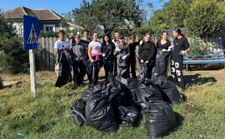 foto elevii din comuna garliciu s au mobilizat exemplar de ziua de curatenie nationala pentru un mediu mai curat 68cee2713fdf4