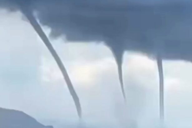 foto fenomen meteorologic la marea neagra mai multe trombe puternice au fost surprinse de localnici 68cffbb0f3e2f