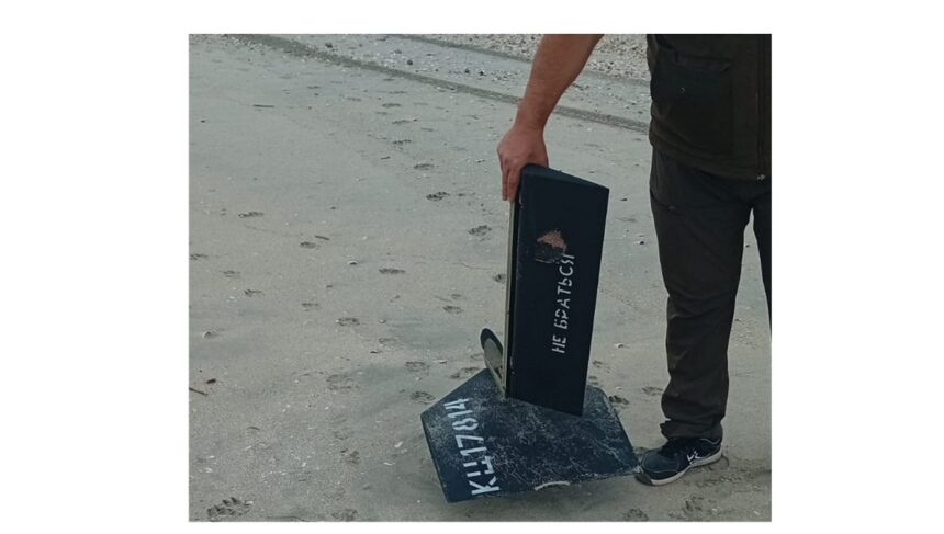 foto fragmente de drona pe plaja vadu gasite intr o actiune de ecologizare 68cc20515bcce