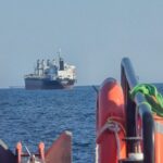 foto interventie rapida pe apa un marinar sirian a fost salvat de echipajul unei navei arsvom 68b715f1ef963