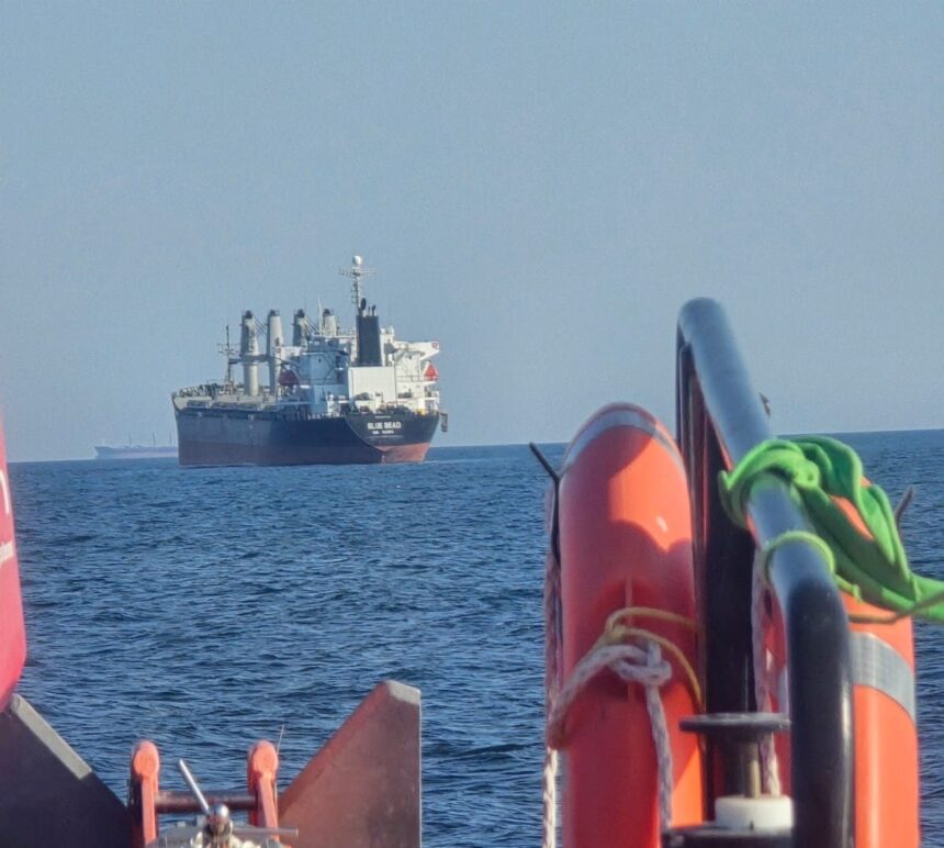 foto interventie rapida pe apa un marinar sirian a fost salvat de echipajul unei navei arsvom 68b715f1ef963
