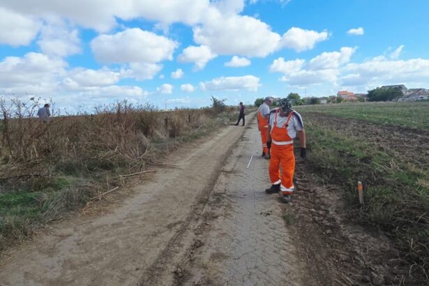 foto primaria cumpana anunta inceperea lucrarilor de trasare a strazii prelungirea tractorului care va face legatura cu a4 68d2a2417e3b7