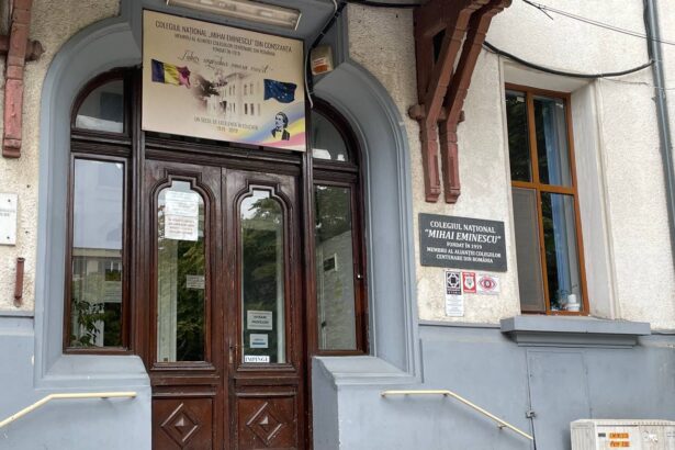 foto primarul chitac despre lucrarile de reabilitare de la colegiul mihail eminescu in circa doua saptamani elevii sunt asteptati in salile de clasa 68caea6cde7dc