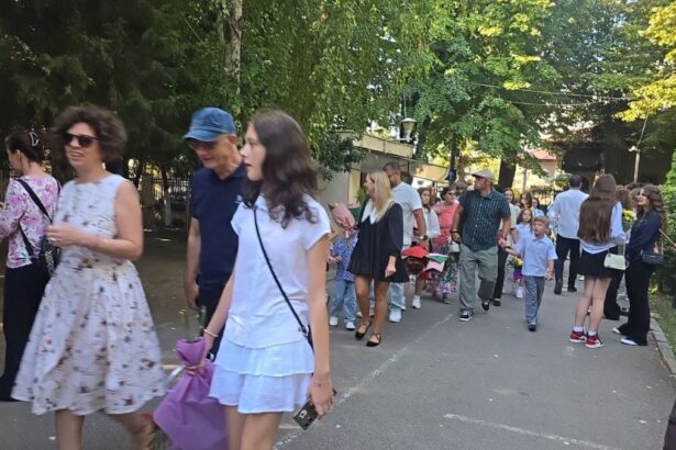 foto video clopotelul a sunat din nou la colegiul national pedagogic constantin bratescu a inceput noul an scolar 2025 2026 68be7cc95009f