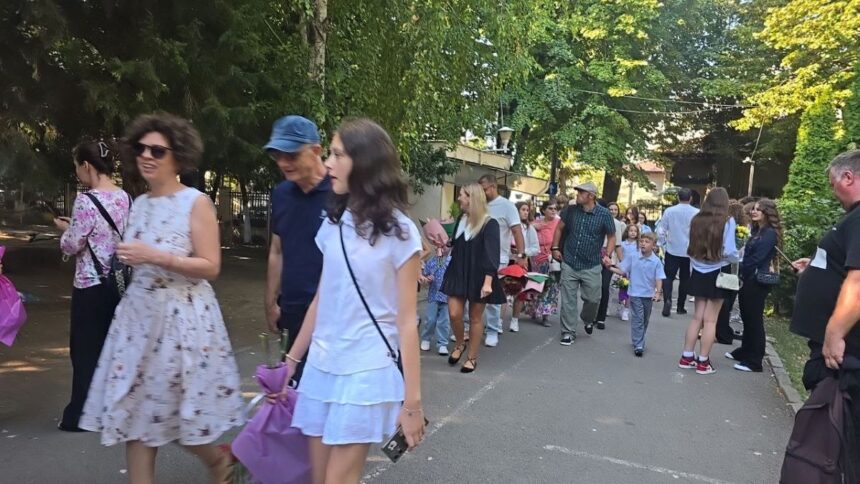 foto video clopotelul a sunat din nou la colegiul national pedagogic constantin bratescu a inceput noul an scolar 2025 2026 68be7cc95009f