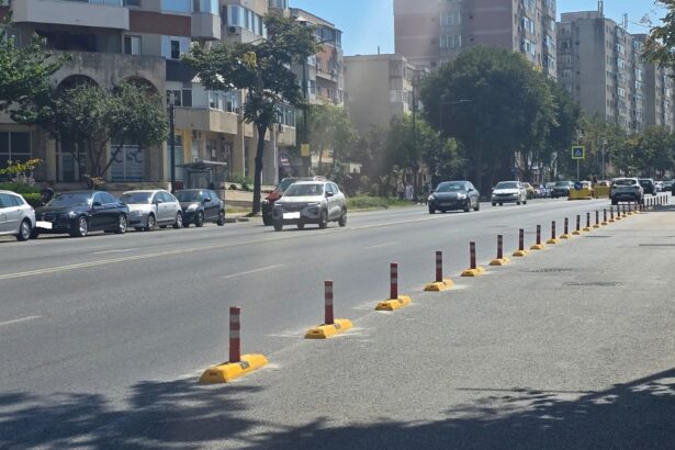 foto video dispar parcarile a inceput montarea separatoarelor de sens de bulevardul alexandru lapusneanu 68b821328e570