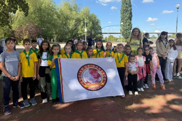 foto ziua de curatenie nationala sarbatorita cu entuziasm la medgidia de elevii si profesorii de la scoala lucian grigorescu dar si de cercetasii din centrul local dapyx medgidia 68ced7ffda19b