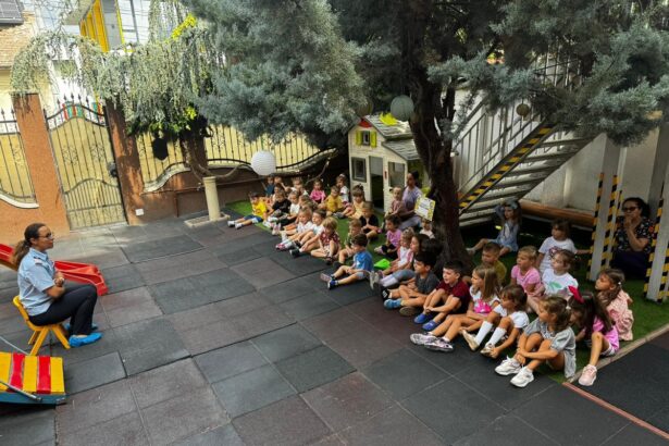foto ziua pompierilor sarbatorita la constanta lectii de siguranta si activitati interactive pentru cei mici 68c2b414d13dd