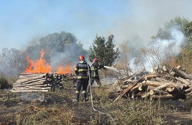 fotovideo incendii in localitatile vacareni si cataloi din judetul tulcea 68d157b6853ea