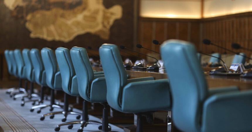functionarii din guvern spun ca le sunt incalcate drepturile sindicale si s au plans comisiei europene si altor foruri internationale 68d116dcb4f34