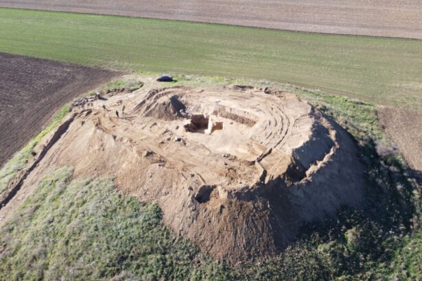 galerie foto descoperiri impresionante la mangalia in cea mai mare movila funerara din sudul dobrogei 68b8cbd2bf598