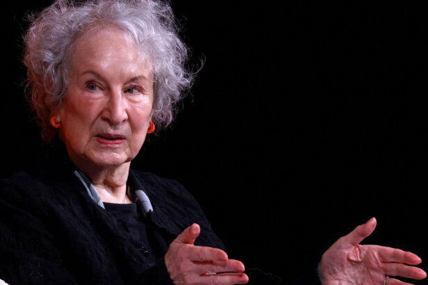 imi pare rau ministrul vostru al educatiei crede ca sunteti prosti reactia virala a scriitoarei margaret atwood 68b83f424387b