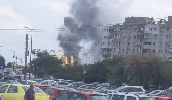 incendiu violent la o nava aflata la reparatii in santierul naval constanta 68dbd91c438ae