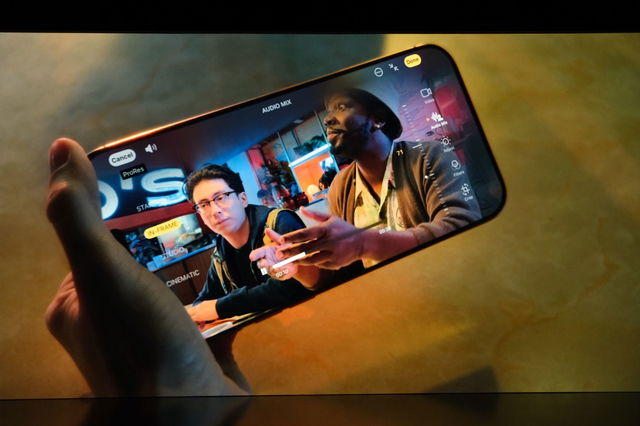iPhone Fold ar putea să nu aibă Face ID 1 iphone fold ar putea fi lipsit de face id 68b6cf9c0bd46