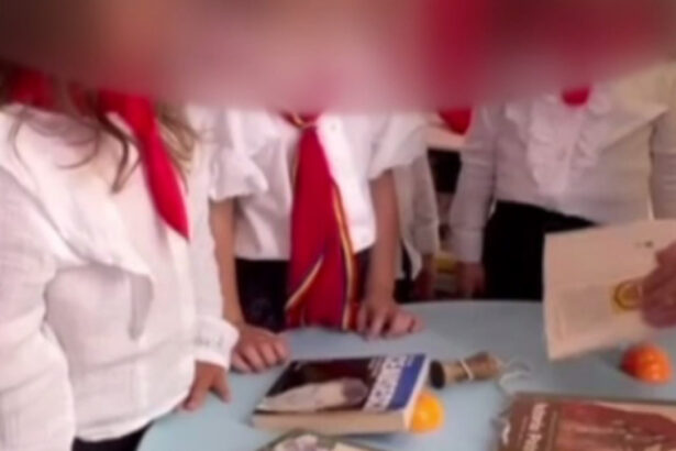 isj satu mare verificari dupa dupa ce copiii au primit cravate de pionieri sau soimi ai patriei si materiale despre ceausescu 68c0fb0c75198