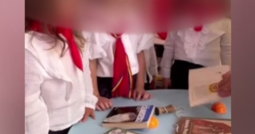 isj satu mare verificari dupa dupa ce copiii au primit cravate de pionieri sau soimi ai patriei si materiale despre ceausescu 68c0fb0c75198