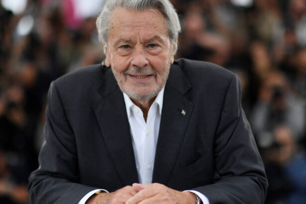 la un an de la moartea lui alain delon incepe razboiul pentru avere fiul cel mic al marelui actor isi da in judecata fratii 68bfcb27e3265