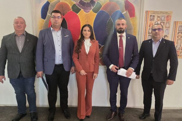 live foto video senatorul aur constanta nicolae vlahu intalnire cu prefectii din constanta si tulcea si alte autoritati pe tema decolmatarii canalelor de la dunare 68c18cc4b0fee