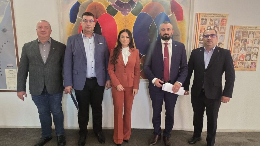 live foto video senatorul aur constanta nicolae vlahu intalnire cu prefectii din constanta si tulcea si alte autoritati pe tema decolmatarii canalelor de la dunare 68c18cc4b0fee
