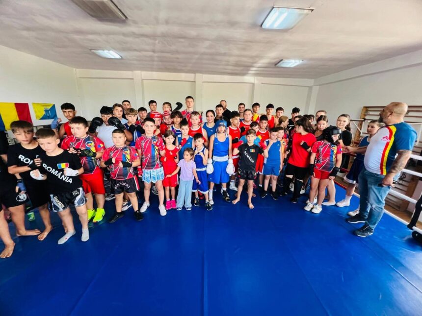Lotul de box al județului Constanța, antrenat în moderna sală de la Cernavodă 1 lotul de box al judetului constanta format in moderna sala de la cernavoda 68bee2e8ade70