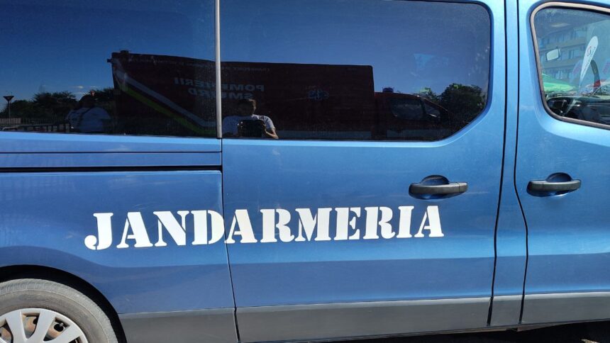 medgidia un tanar s a panicat cand i a vazut pe jandarmi avea si motiv iata ce a aruncat pe jos 68d7be065476a