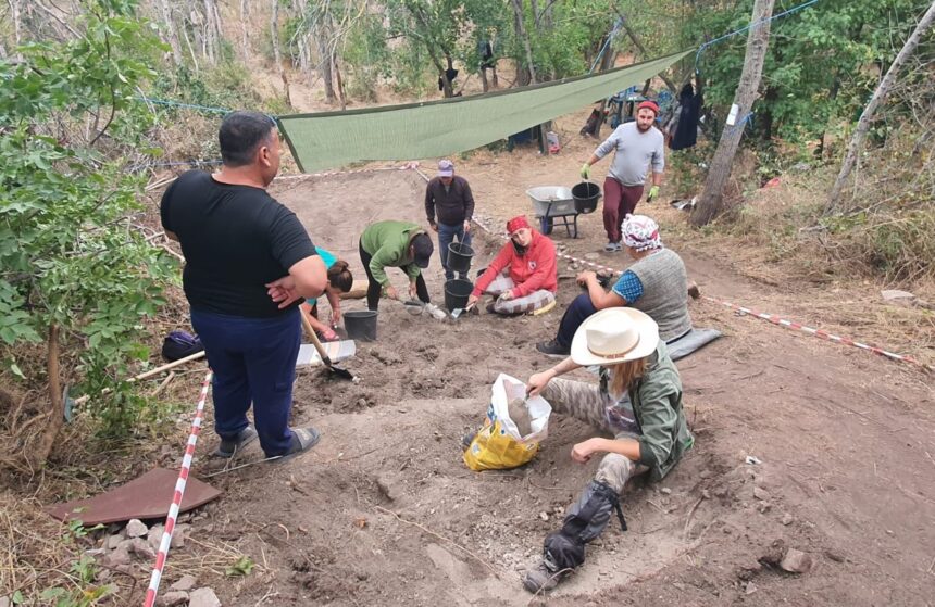 muzeul de istorie constanta continua sapaturile la cetatea romano bizantina sucidava moesica ziduri antice si artefacte descoperite de cercetatori 68cfedca54493