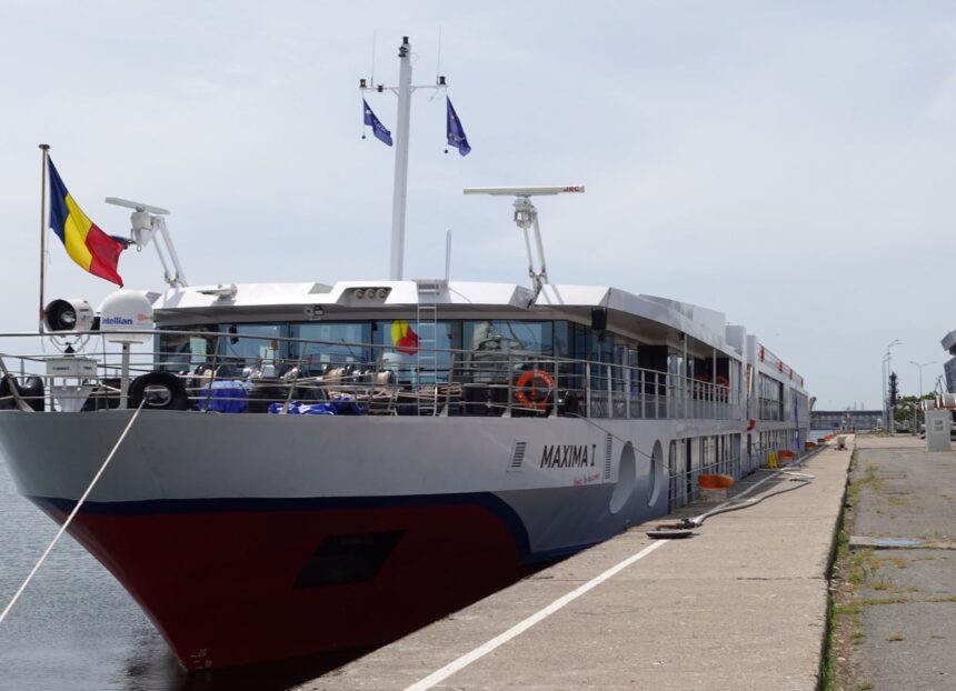 nava fluviala de pasageri maxima i escala in portul constanta turisti din germania si austria vor vizita atractiile culturale si istorice din municipiu 68d4edac0dd8a