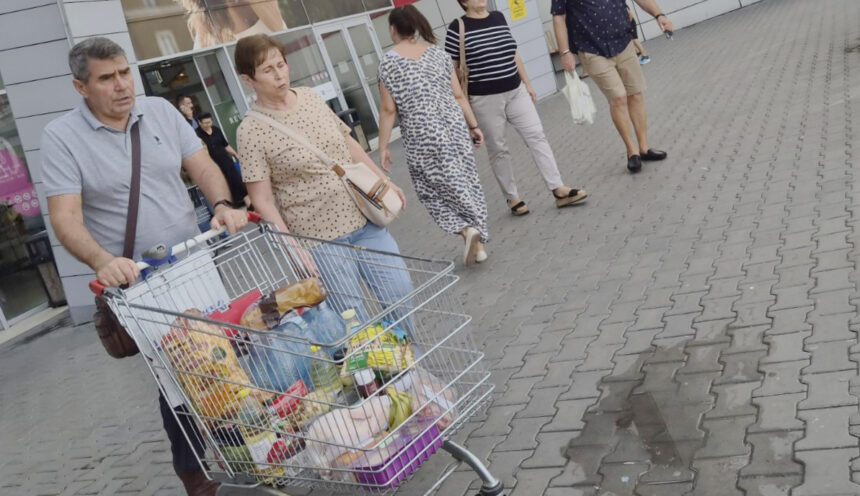 petre costel resemnat in postura de pensionar 68cabaaed6818
