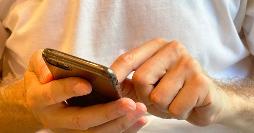 politia atrage atentia asupra unei noi metode de frauda folosind whatsapp semnele care arata ca avem de a face cu o inselaciune 68cac2298fb6a