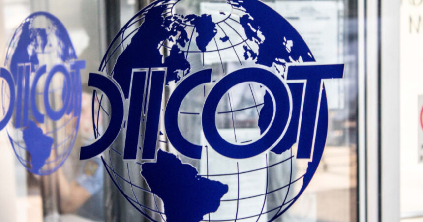 politist de la antidrog acuzat ca furniza informatii unei grupari de traficanti din sectorul 5 diicot a retinut 20 de persoane 68dac1dd411be