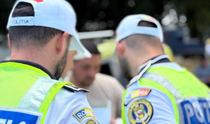 politist de la serviciul siguranta rutiera acrosat cu autoturismul de un sofer pe dn39 68b81db8a7853
