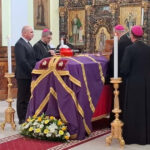 premierul ilie bolojan la catafalcul cardinalului lucian muresan sunt prezent in semn de respect pentru viata acestuia 68d81b9e89658