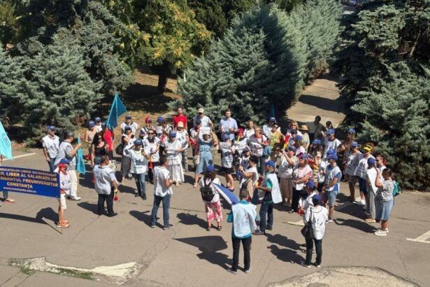 profesorii din constanta au protestat azi in fata prefecturii nemultumiti de modificarile legislative 68b81a5314f9a
