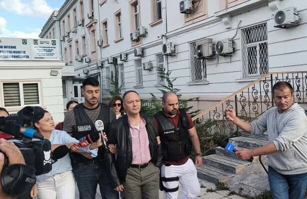 profesorul de religie acuzat de pornografie infantila dus la tribunalul constanta cu propunere de arestare 68d29ec852139