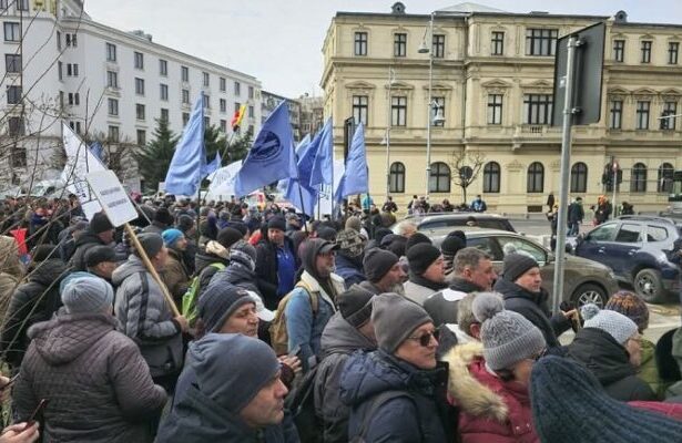 protest de amploare al sindicalistilor de la damen shipyards mangalia la ministerul economiei 68cbc44cac1ed