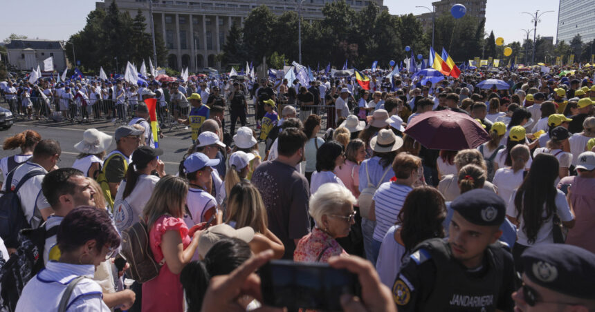 proteste ale sindicalistilor din administratie luni in bucuresti ei ameninta cu greva generala ilie bolojan i a invitat la discutii 68c6c6a83fe17